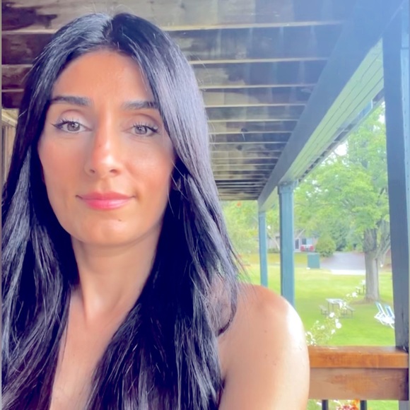 Meet your Posher, Nathalie - Picture 1 of 1